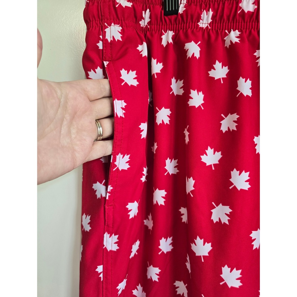 NWOT Old Navy Mens XL Red White Maple Leaf Print Swim Trunks Canada Board Shorts - Picture 2 of 11